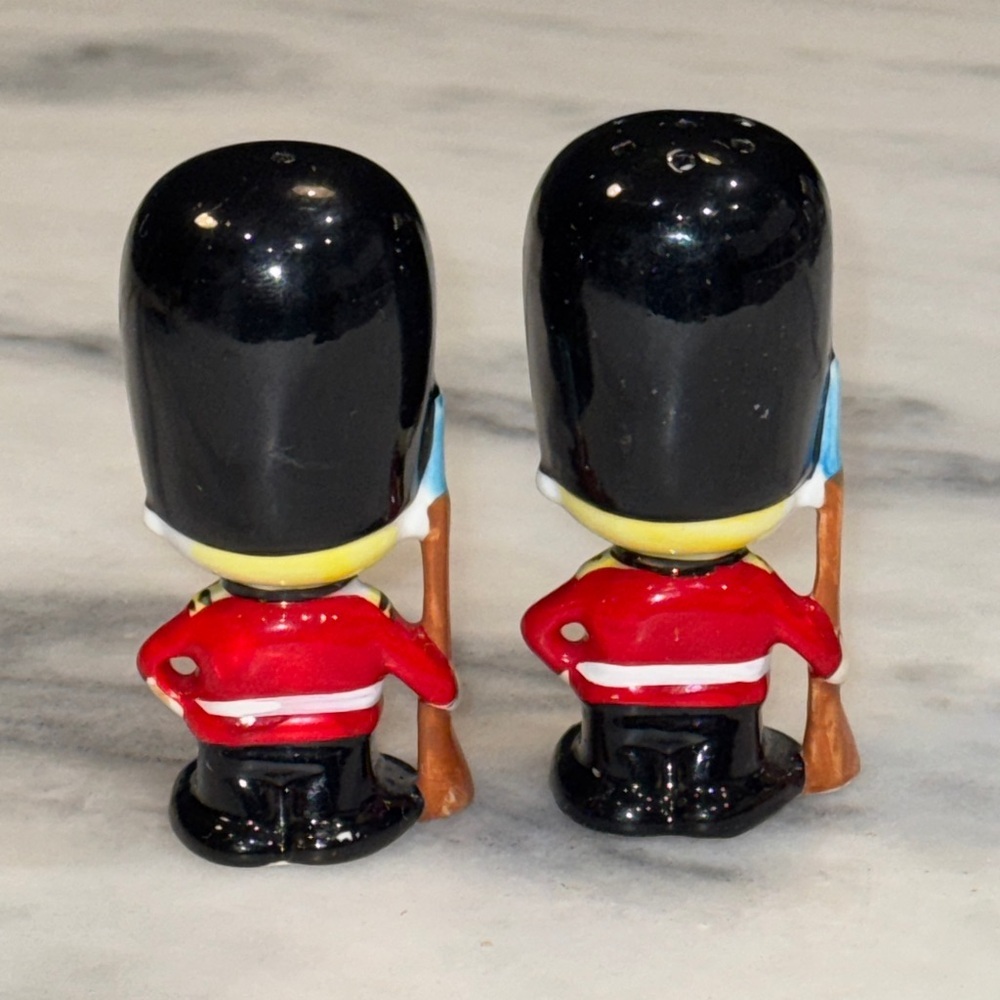 Vintage NC Cameron & Sons London British Beefeater salt and pepper 60’ - Picture 2 of 10
